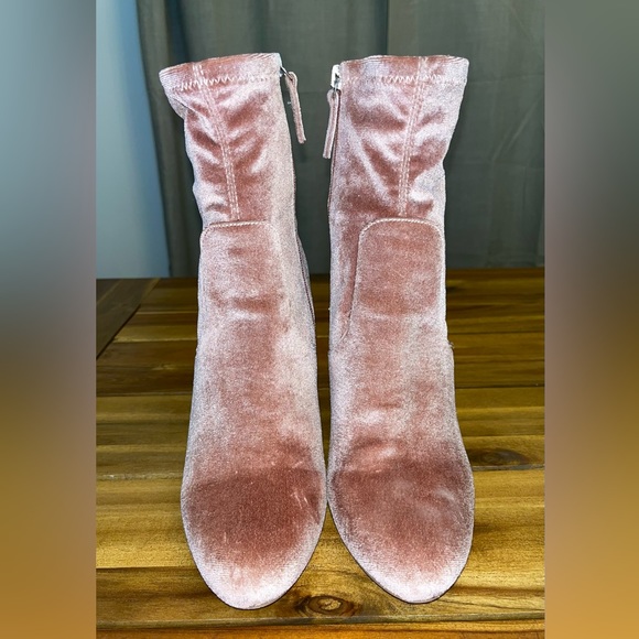 Steve Madden blush velvet booties - Woman’s size 10 - Picture 4 of 7